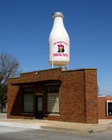 RT 66-Braum's Milk Bottle Grocery-2026_03_19-0322