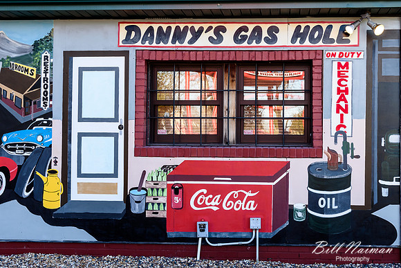 RT 66 Fanning MO - Fanning Outpost Danny's Gas Hole Mural
