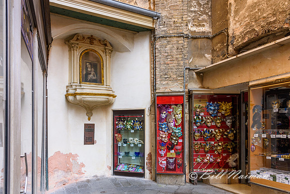 Church and Carnival Mask Shop (2)