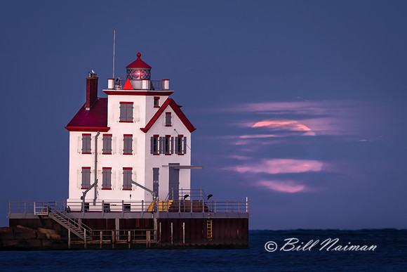 Super Moon and the Lorain Lighthouse Novemeber 2016