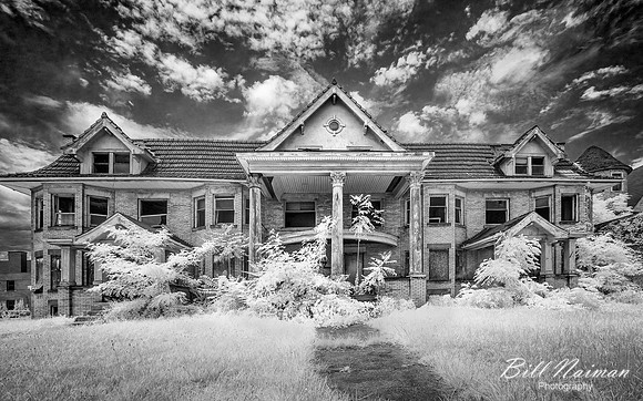 Abandoned House - Infrared B&W - 2021  (1)