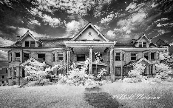 Abandoned House - Infrared B&W - 2021  (1)
