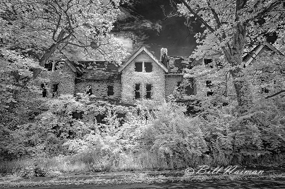 Abandoned House - Infrared B&W 2021 - (2)