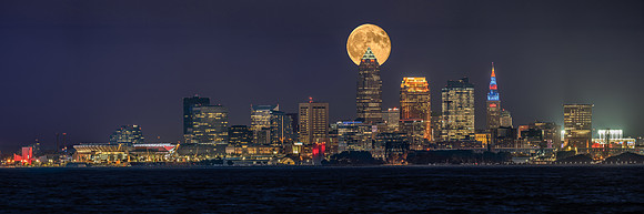 Moonrise over Cleveland From Lakewood-2024_09_18-8901-Panorama