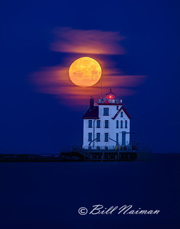 Lorain Lighthouse Moonset - 2020 (1)
