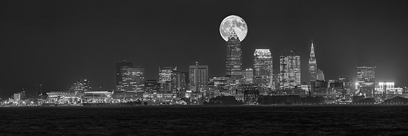 Moonrise over Cleveland From Lakewood-2024_09_18-8901-Panorama-BW
